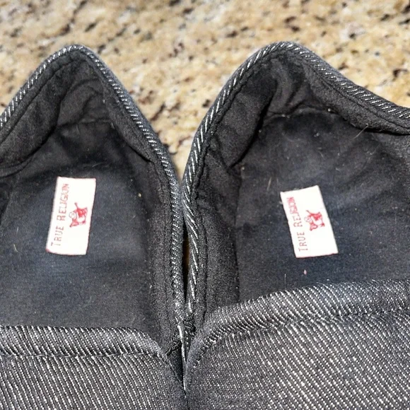 True Religion Slippers Size Large (11-12) - Picture 2 of 8
